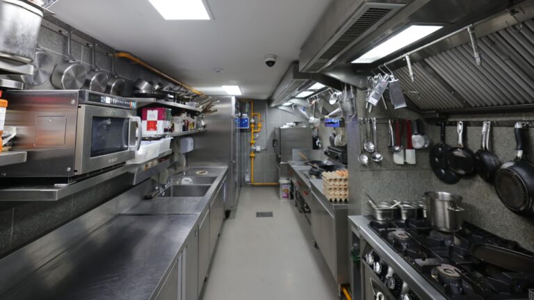 A Falta de Manutenção e Higienização de Equipamentos Pode Levar à Interdição Sanitária